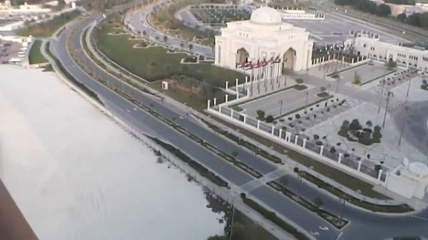 Вид с балкона отеля Khalidiya Palace Rayhaan by Rotana

Абу-Даби