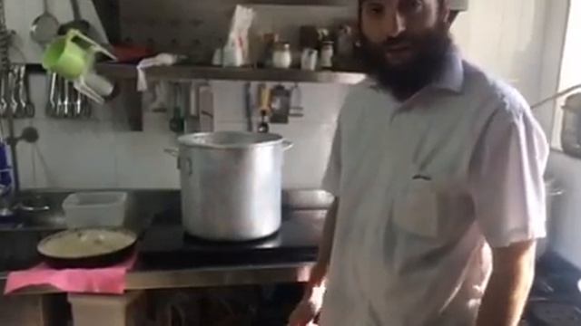 Алаха. Разогрев пищи в субботу и снятие кастрюли с субботней плиты. смотреть онлайн