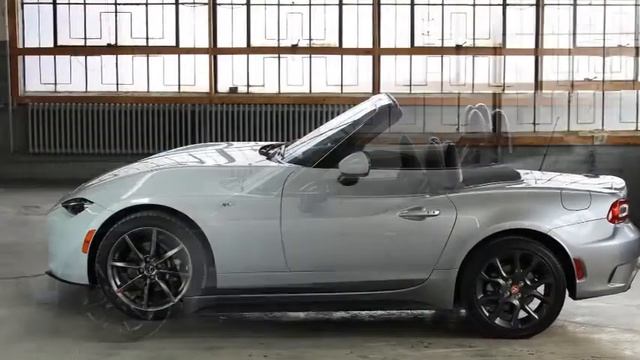 Fiat 124 Spider vs Mazda MX5 Miata - Sibling Rivalry! смотреть онлайн
