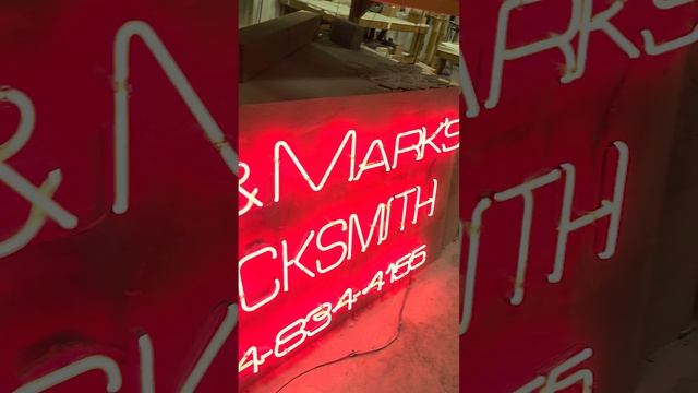 ED & MARKS NEON SIGN GIFT FROM BOB TO EDDY SHIPEK смотреть онлайн