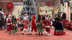 Хоровод «Пляшет елка с детворой!» (К.Блюм) Группа №9 «Ягодки»