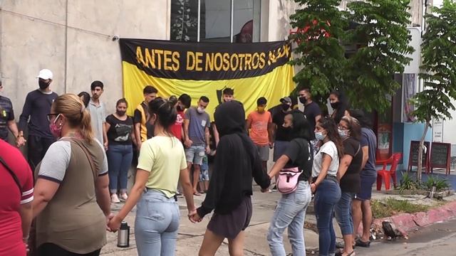 El Fray Bentos Fútbol Club apoya a la familia de Tomy De Leon смотреть онлайн