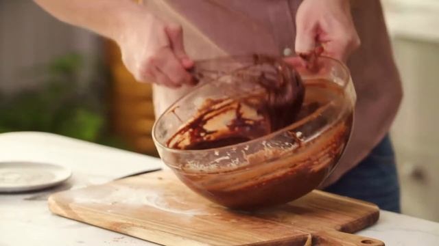 Wie man Schokoladen-Brownies macht | Jamie Oliver auf Deutsch смотреть онлайн