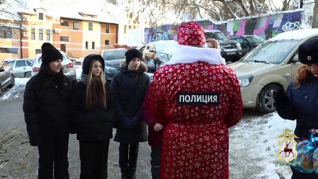 Нижегородские полицейские передали новогодние подарки детям коллег из Донецкой Народной Республики смотреть онлайн