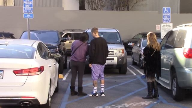 Justin Bieber Has Another Shaking Fit, Meanwhile Selena Gomez Is Back In LA - EXCLUSIVE смотреть онлайн