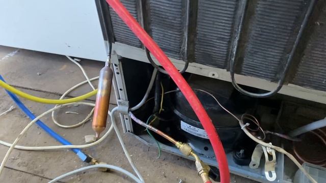 Холодильник lg не морозит, утечка по контуру высокого давления, установка внешнего конденсатора смотреть онлайн