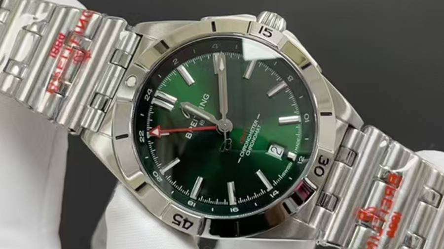 Мужские часы Breitling Chronomat Automatic GMT 40 A32398101M1A1 | Зеленый циферблат смотреть онлайн