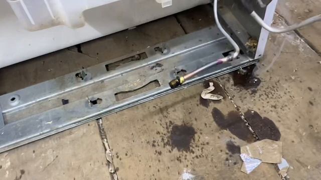 Ремонт холодильника индезит, замена компрессора, устранение утечки, работает сын смотреть онлайн