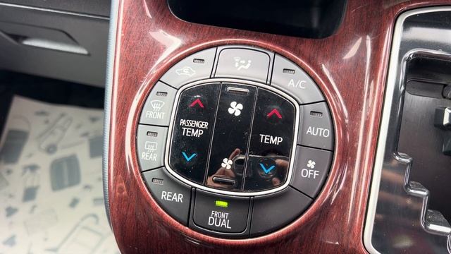 Toyota Noah, 2016 год. смотреть онлайн