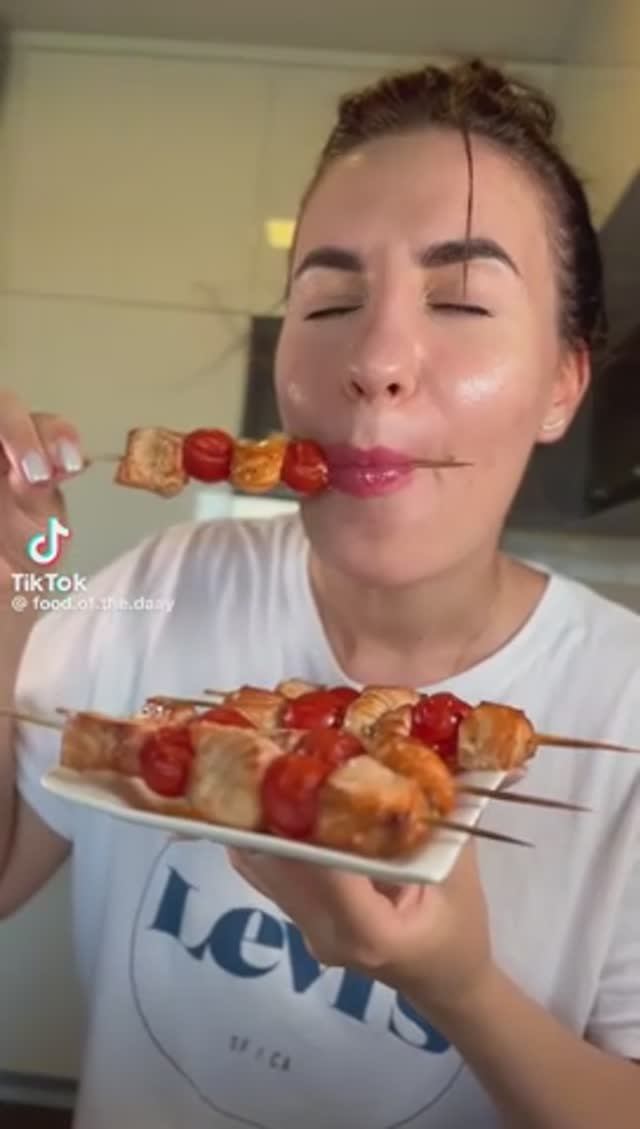 Шашлычки с лососем в духовке смотреть онлайн