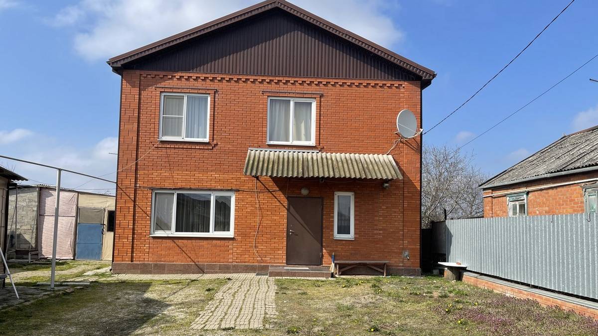 ПРОДАЁТСЯ НОВЫЙ, КИРПИЧНЫЙ ДОМ, г. Славянск-на-Кубани, ул. Кубанская 118, 89184882246