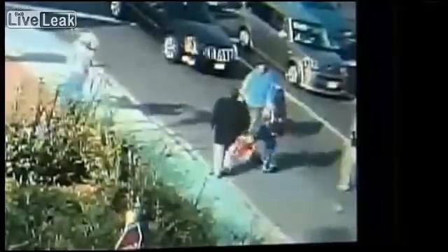 Teenage Girl Runs Across Street, Gets Hit By Two Cars смотреть онлайн