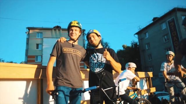 Силе Спорта нанесли визит райдеры команды Red Bull смотреть онлайн