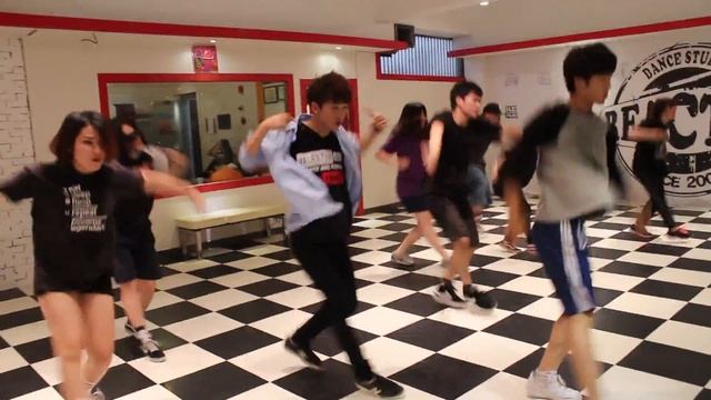 MOOGUN//Ace Hood-Bugatti//Reaction Dance Studio(리액션댄스스쿨) смотреть онлайн