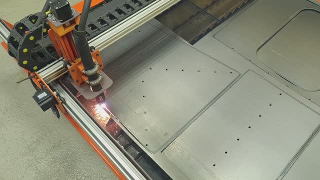 Режем кузовные панели вездехода на ЧПУ!! смотреть онлайн