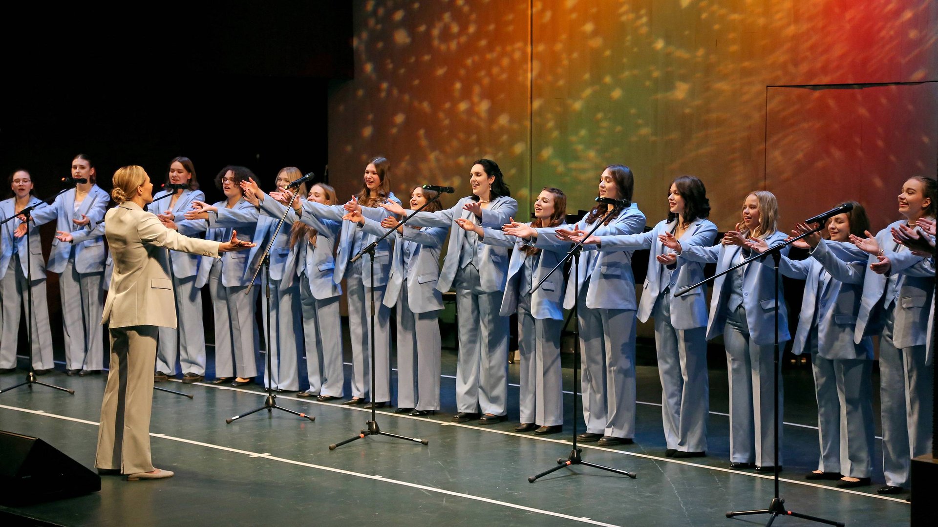 Попурри группы АВВА, Выпускники Ансамбля Локтева. ABBA's Medley, Graduates of the Loktev Ensemble. смотреть онлайн
