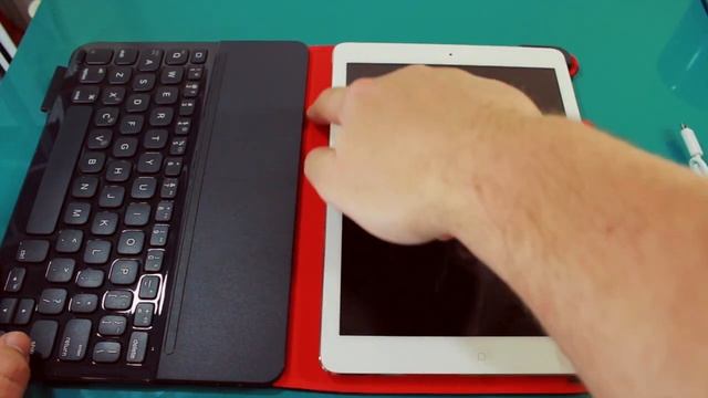Logitech Ultrathin Folio for iPad AIr - Unboxing and Hands On смотреть онлайн