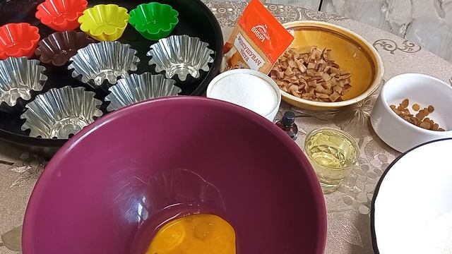 Бюджетний рецепт кексів. Смачно, просто і по - домашньому смотреть онлайн