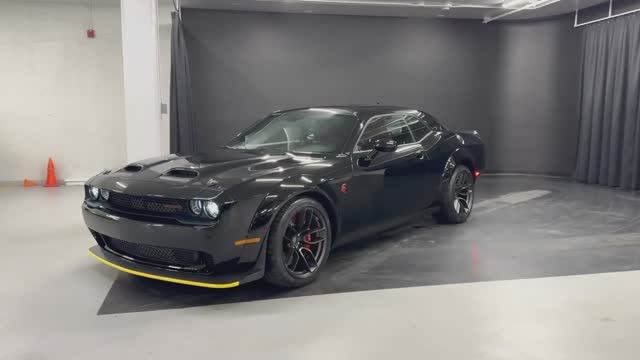 Dodge Challenger SRT Hellcat Redeye 2023 - Звук, Интерьер и Экстерьер смотреть онлайн