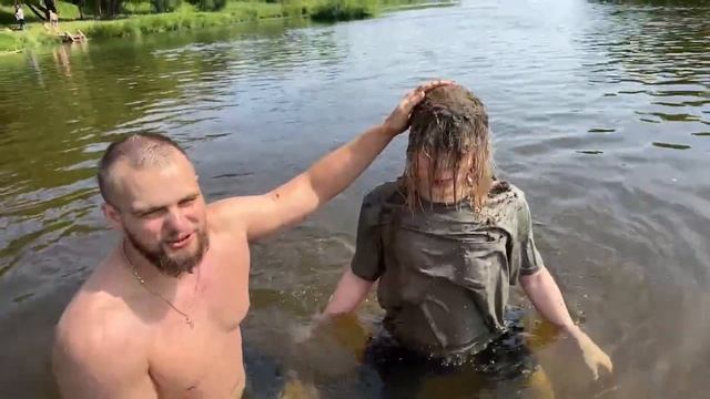 КАК ЖЕ РОСТИК БУДЕТ ДОЛГО ОТМЫВАТЬ ВОЛОСЫ.. смотреть онлайн