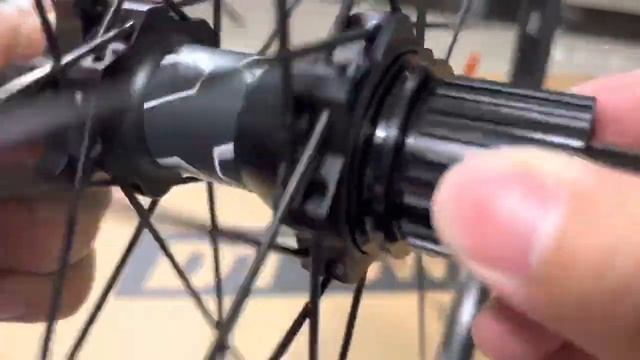 DT Swiss SPLINE X 1900 Unboxing смотреть онлайн