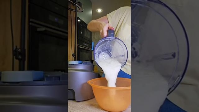 ОТБИВНЫЕ В ЛУКОВОМ КЛЯРЕ смотреть онлайн