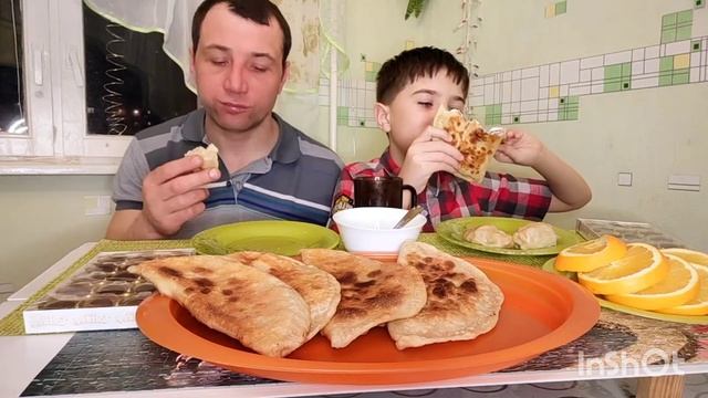 Мукбанг. Чебуреки и манты смотреть онлайн