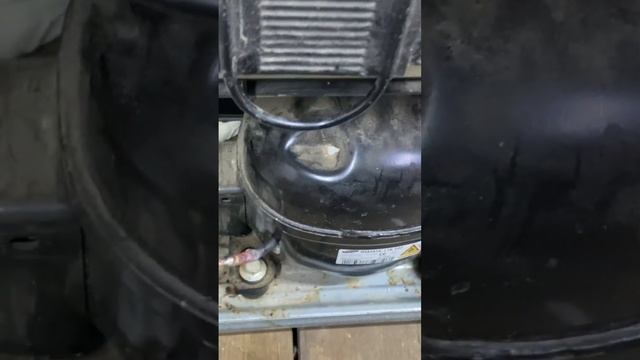 Холодильник Самсунг нет холода, утечка в конденсаторе запененой части смотреть онлайн