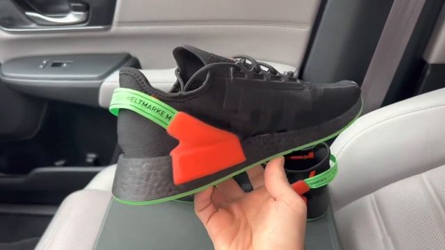 Adidas NMD R1 V2 Black Red Green Shoes смотреть онлайн