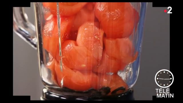 Gourmand - Gaspacho d’été aux billes de melon, concombre et mozzarella смотреть онлайн