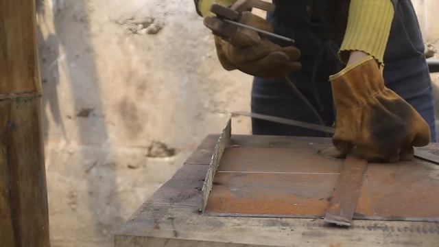 👧The Genius Girl Repairs A 30KW Giant Engine, And Her Perfect Skills Stun Her Boss! | Linguoer