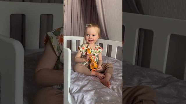 Как успокоить плачущего малыша? Просто дайте ему Жирафика Бонни от BertToys и наблюдайте за реакцией смотреть онлайн