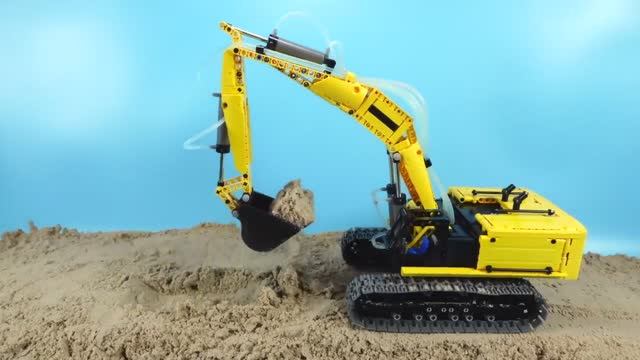 Сборка гидравлического экскаватора Lego | Building a Hydraulic Lego Excavator смотреть онлайн