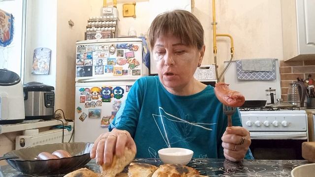 Сметана всему голова , и Огурцы тоже , ЗА завтраком наводим красоту , по совету зрителей . смотреть онлайн