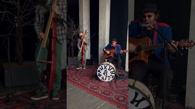 ФРИКИНГ АУТ -Тучи смотреть онлайн