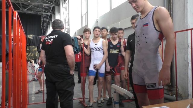 Взвешивание борцов до 57 кг на первенстве России 2024 до 16 лет. смотреть онлайн