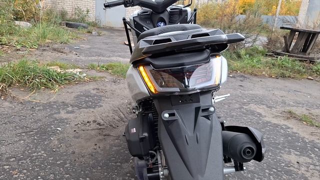 большой скутер n Max смотреть онлайн