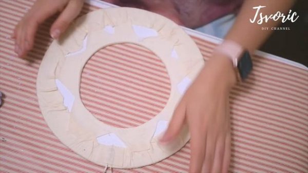 Венок из крашенных природных материалов / DIY TSVORIC