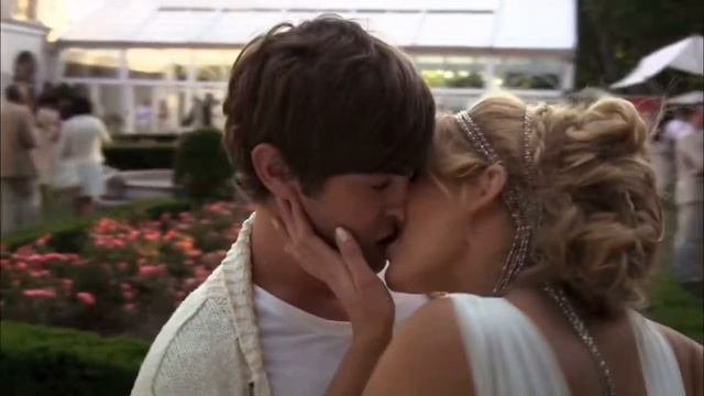 Nate and Serena white party kiss HD смотреть онлайн