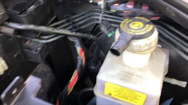 EPISODE 2, 2011 Land Rover LR4 Master Cylinder Replacement смотреть онлайн