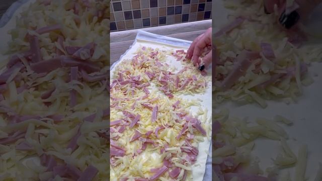 Слойка с сыром и ветчиной #слойка #слойки #готовка #готовимдома #готовимвкусно #готовим смотреть онлайн