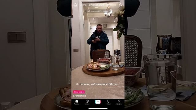 Дождался Самвела и посадил за стол Grandeniko Самвел Адамян  #saveliyad #самвеладамян #гранденико