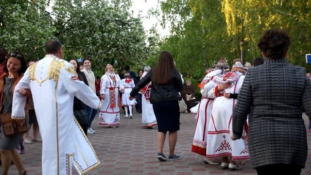 Чăваш ташши // Плясовая с чувашским ансамблем "Чекес"// Chuvash folk dance // смотреть онлайн