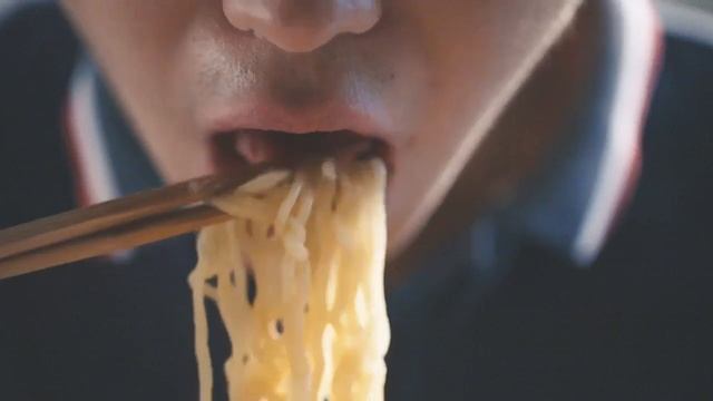 Uhmm..Introducing Atomy Potato Ramen! P1,790 1 box 24pcs with PV 5,200 for members only. смотреть онлайн