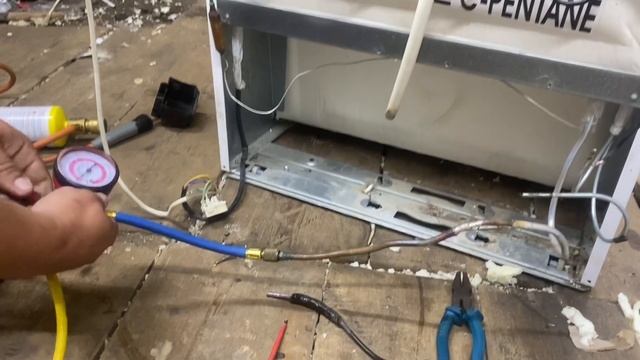 Холодильник индезит гудит и не включается, алюминиевая капилляра смотреть онлайн