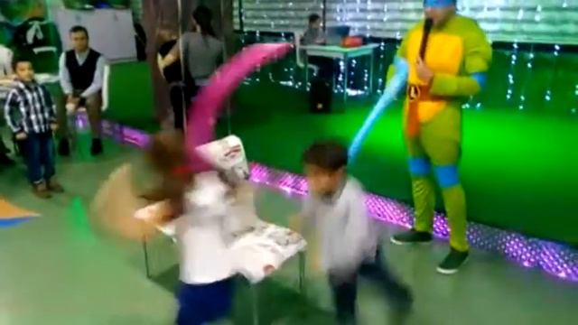 Аниматор Веселый Персонаж (черепашка ниндзя) смотреть онлайн