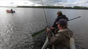 Такую огромную щуку он не ловил.