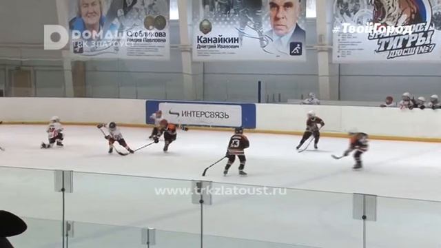 Златоустовские хоккеисты отметили День космонавтики! смотреть онлайн
