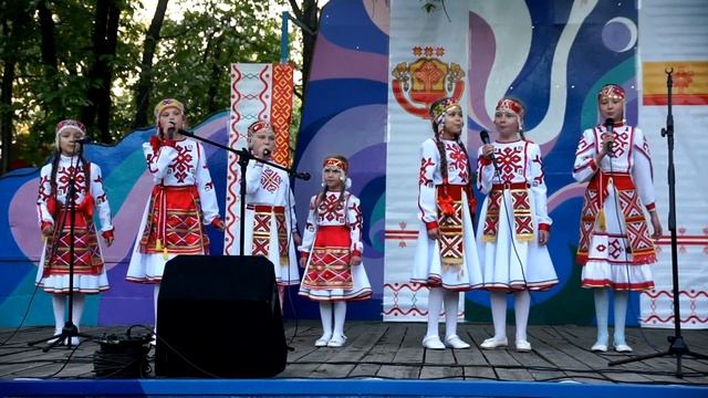 Детская чувашская песня - Икĕ пĕчĕк сар автан //чăваш юрри // Children's Chuvash song // смотреть онлайн