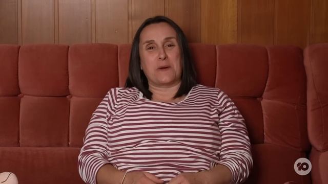 Mum Speaks Out After Being Thrown Out Of Arj Barker's Comedy Show смотреть онлайн